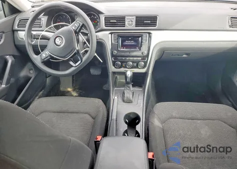 2017 Volkswagen Passat S z USA, uszkodzony, nr VIN 1VWAT7A33HC076090